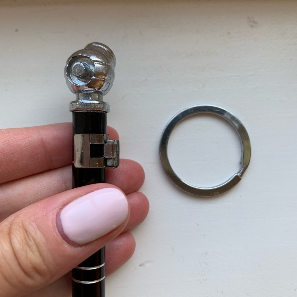 Portable pencil tire pressure gauge keychain - Picture 6 of 7